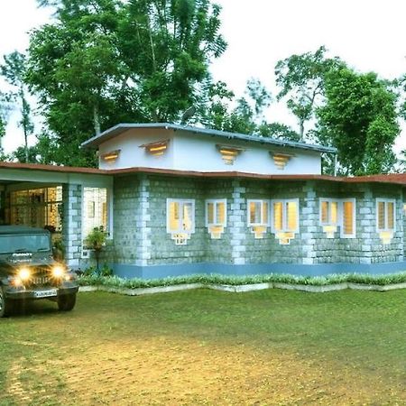 Coorg Kolamotte Hotell Gonikoppal Eksteriør bilde