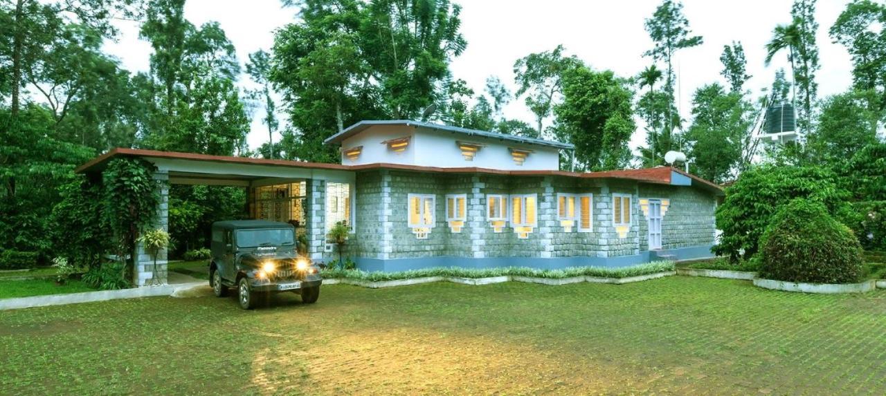 Coorg Kolamotte Hotell Gonikoppal Eksteriør bilde